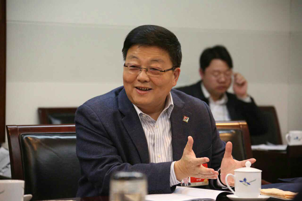 肖伟接受《人民日报》采访：进一步改进药品集中采购治理机造